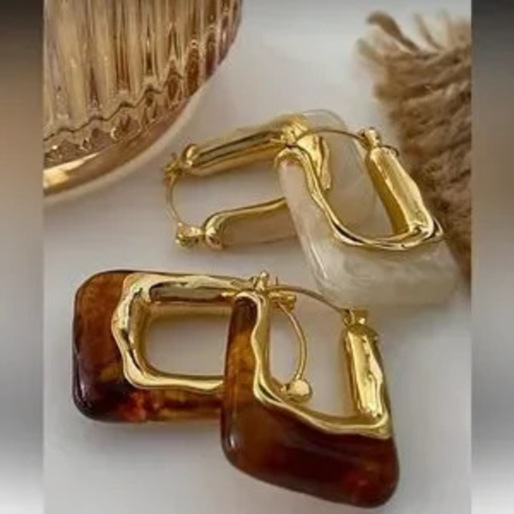 Vintage U-Shaped Hoop Earrings C Stylish & Timeless Design